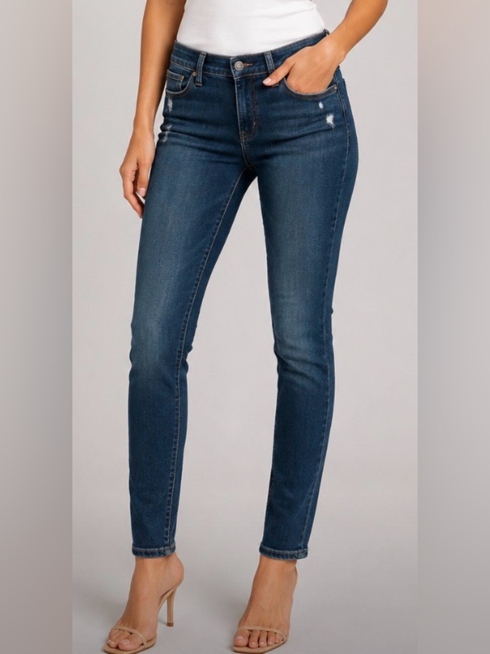Silver Women’s Most Wanted Skinny Distressed Jeans Size 28